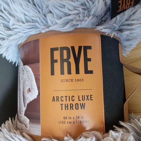 FRYE Arctic Luxe Faux Fur Throw Blanket - Picture 3 of 11